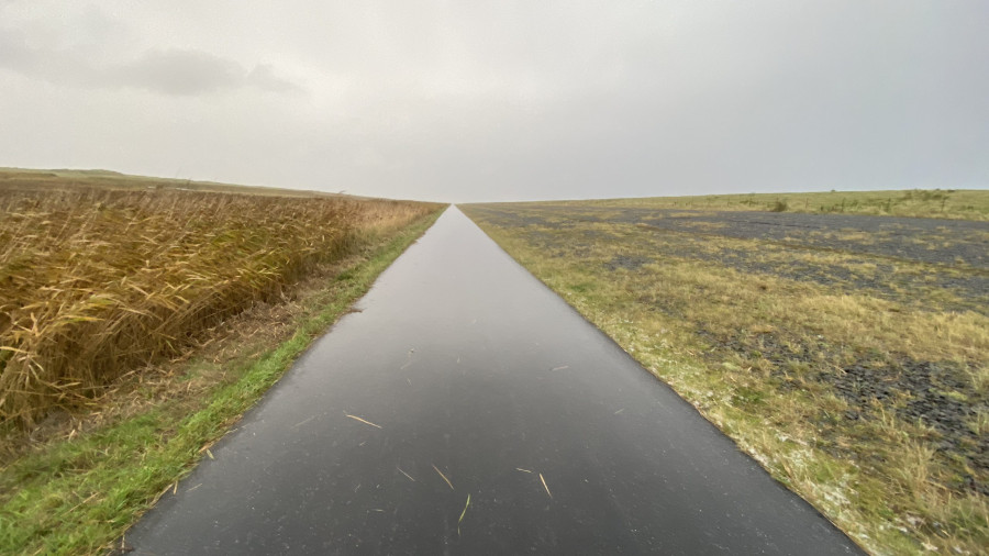 Ein langer Weg der bis zum Horizont f&uuml;hrt. Auch die Behandlung von R&uuml;ckenschmerzen kann so ein langer Weg sein.